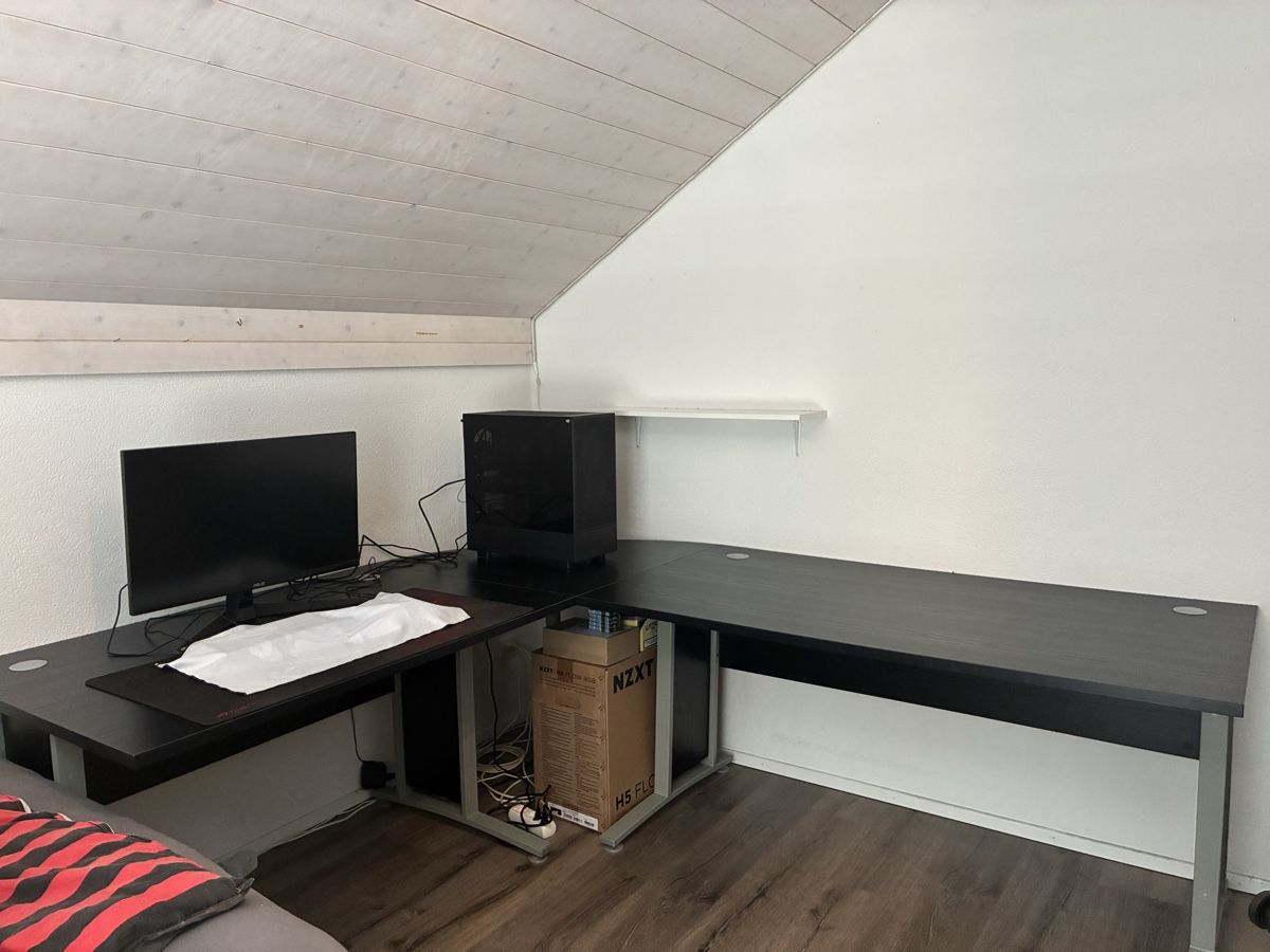 Schreibtische: Tisch für office/gaming – Gebraucht aus Rabius von Livio.Fel