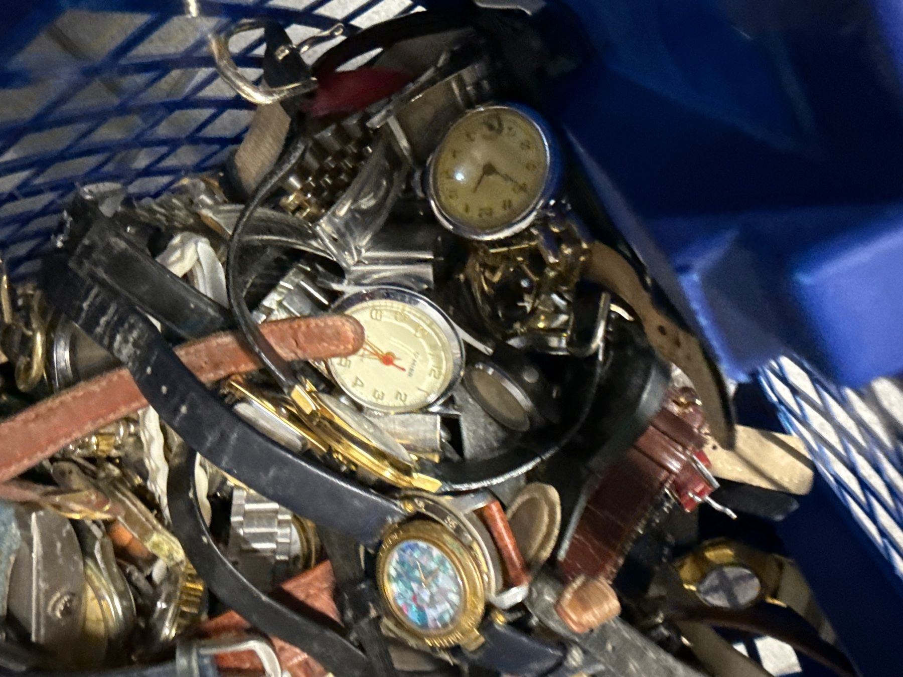 Orologi: 1 kiste mit Uhren – Difettoso da Pfeffingen venduto da Allhandelklgwatches 1