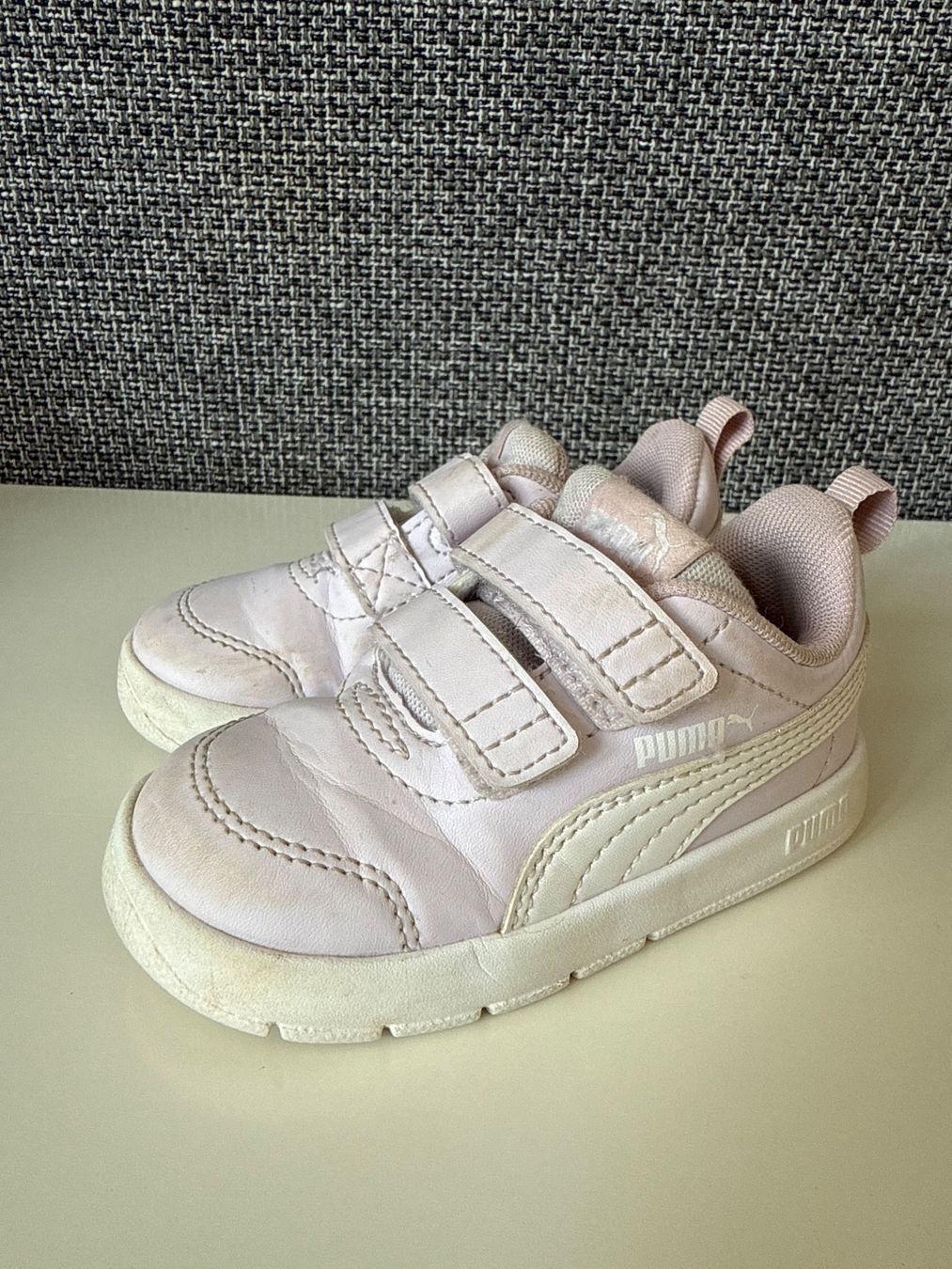 Puma Chaussures filles: Puma Turnschuhe Gr. 22 – D'occasion à Wettswil par claudiahel