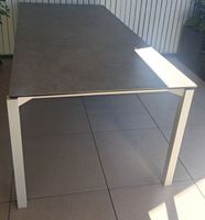 Moderne Gartentisch