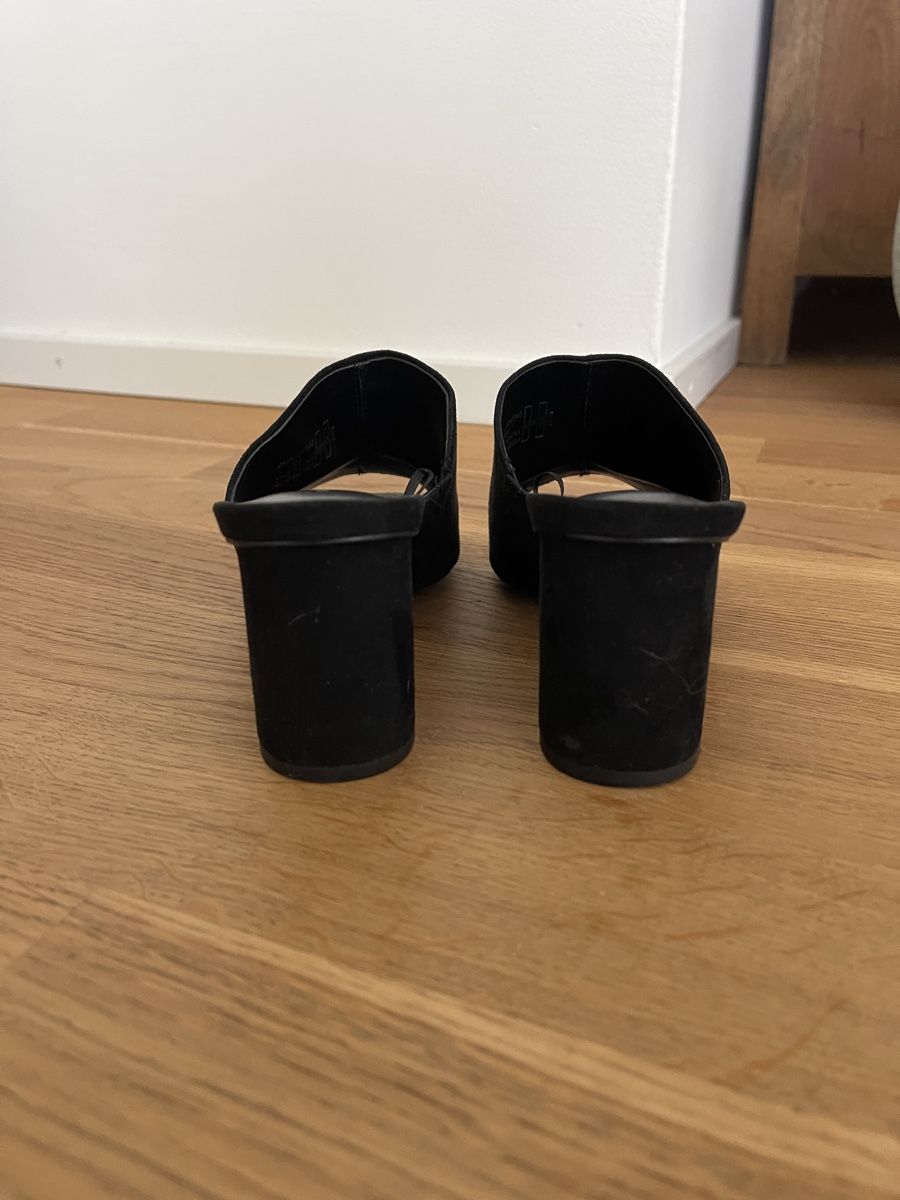 Zara Scarpe da donna: Zara Mules, Schwarz, Grösse 36 - wie neu! – Nuovo (secondo la descrizione) da Zürich venduto da Xeranon0 1
