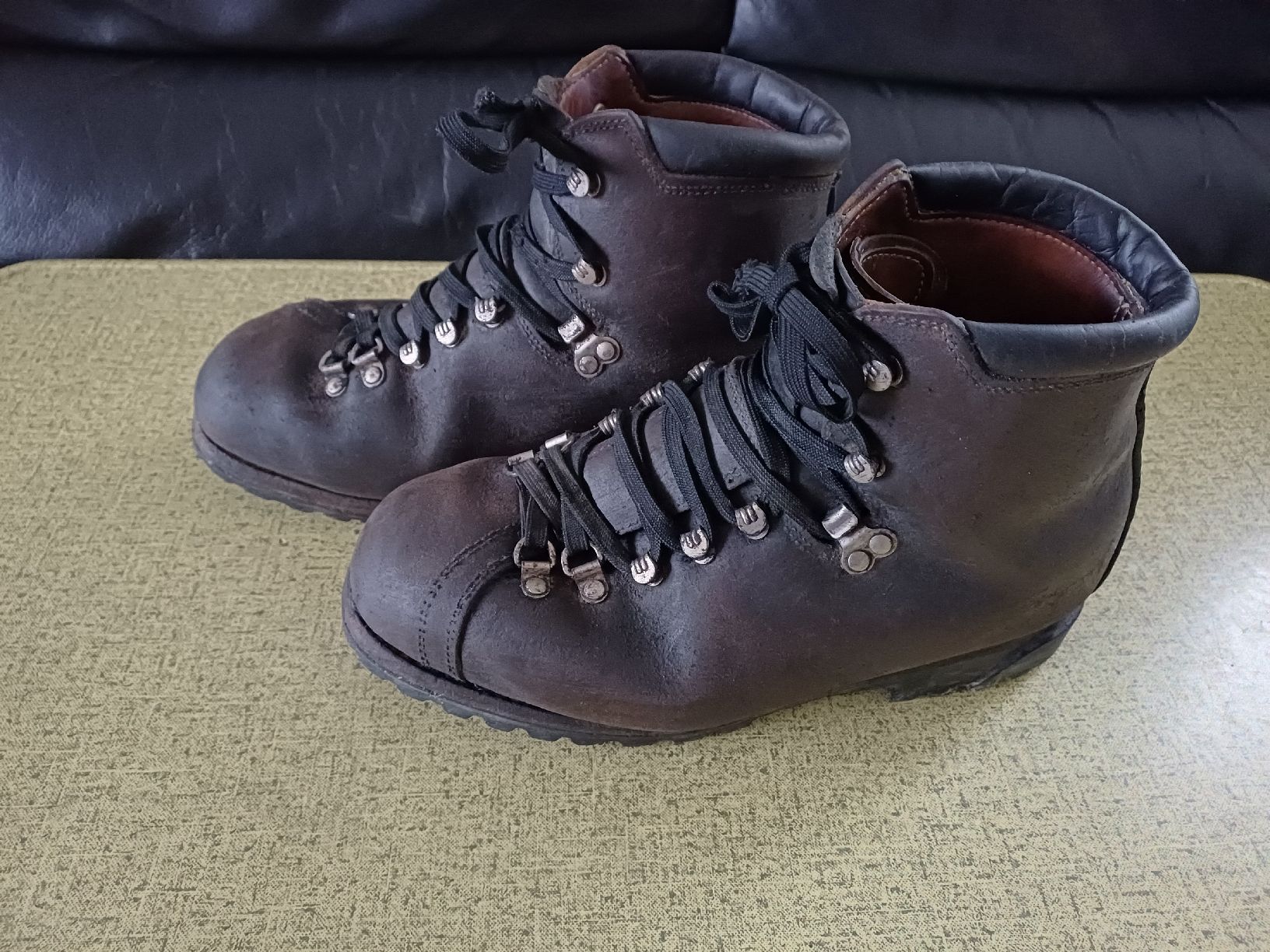 Schweizer Armee Herrenschuhe: Gebirgsschuhe Grösse 42 Breite 7 Schweizer Armee – Gebraucht aus Ebersecken von Napf08