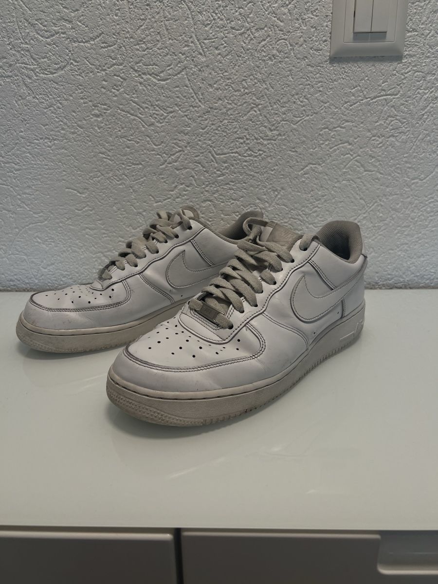 Nike Herrenschuhe: Baskets Nike Air Force 1 blanches taille 44 usure visible – Gebraucht aus Martigny von ale_5gzg