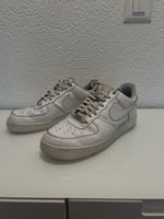 Baskets Nike Air Force 1 blanches taille 44 usure visible