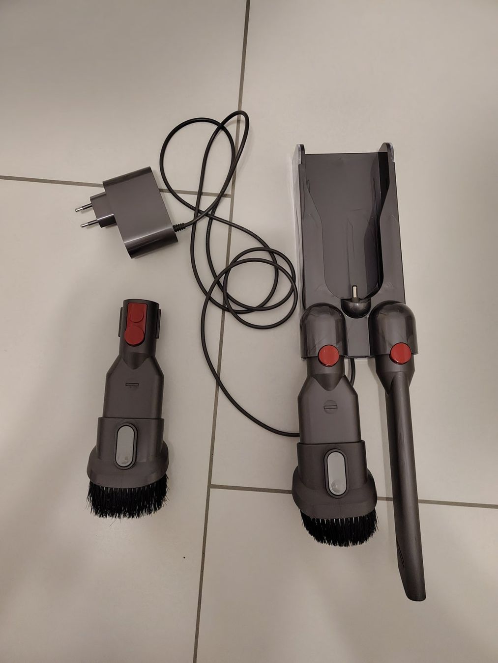 Dyson Staubsauger & Zubehör: Dyson V10 Origin – Gebraucht aus Fläsch von Nicjan 3