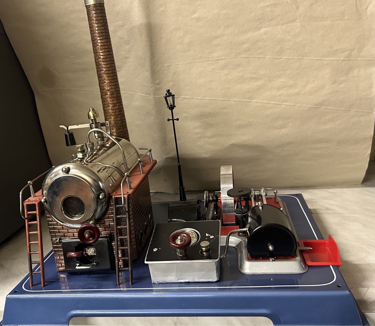 Wilesco Kit di modellismo & Modellini statici: Wilesco Dampfmaschine D-24 – Usato da Niederscherli venduto da dampfueli 3