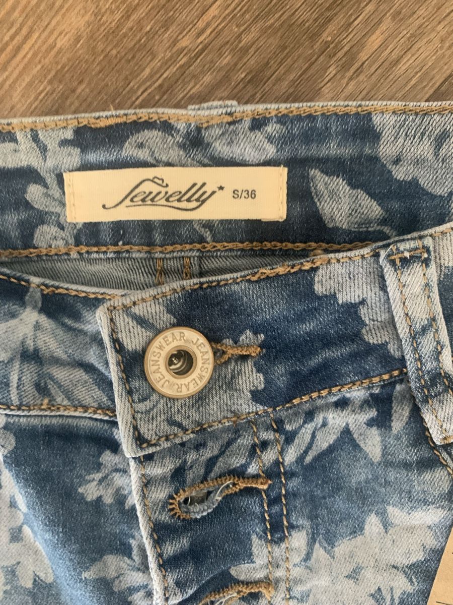 Jeans: Shorts – Neuf (Voir description) à Emmen par ama_8wmn 2