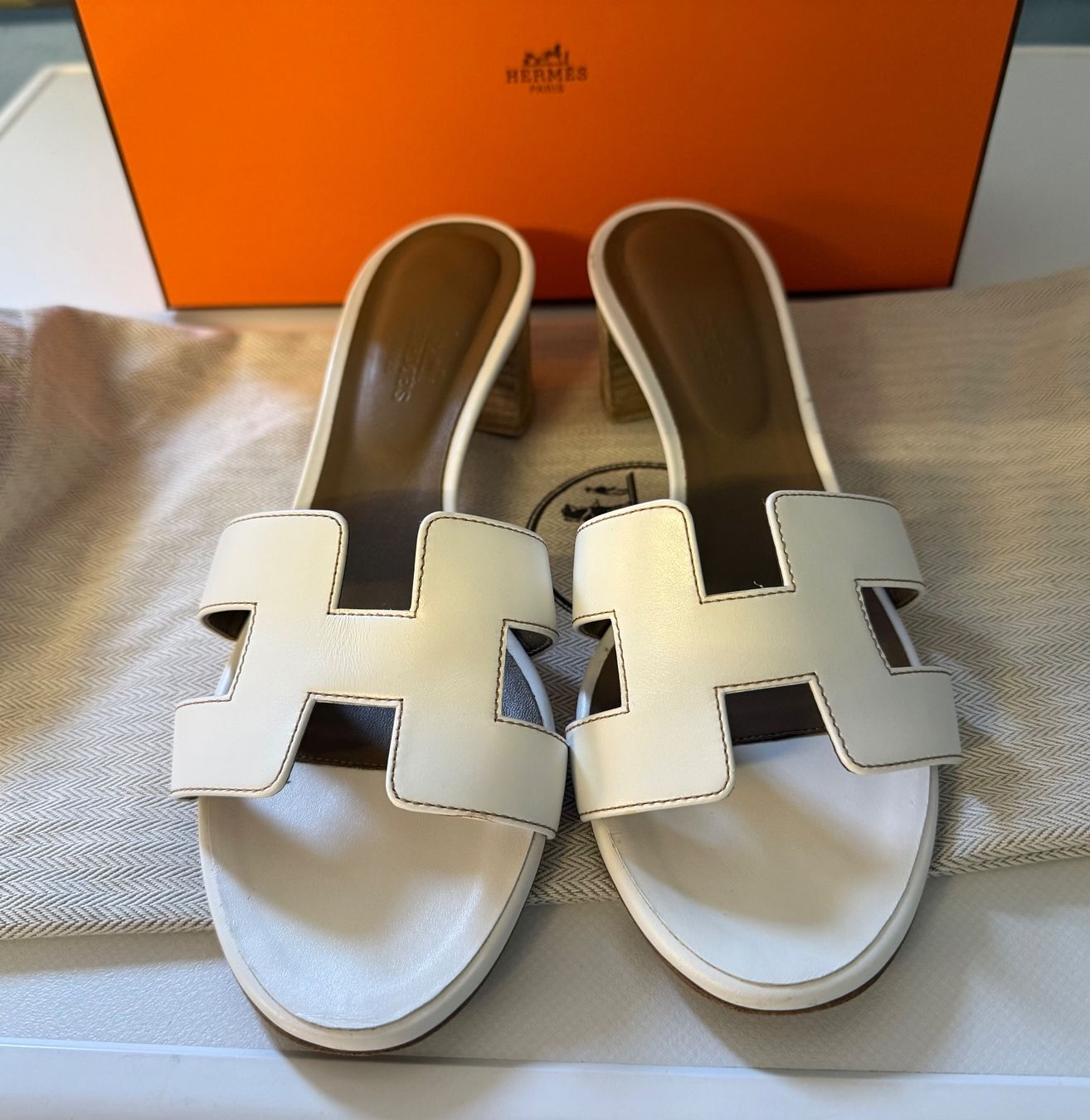 Hermès Scarpe da donna: Hermes Sandale mit Absatz 5cm – Usato da Pfäffikon ZH venduto da Margot1