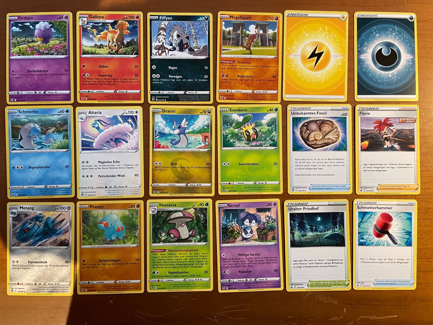 Pokémon Carte collezionabili: Pokemon Karten Set (Versand gratis) – Nuovo (secondo la descrizione) da Chur venduto da Angerson