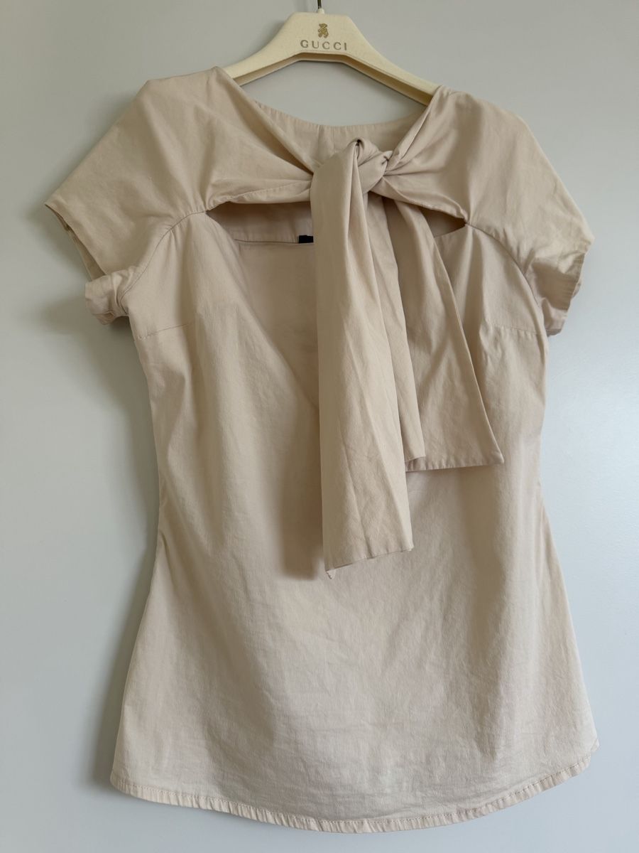 Gucci Camicette: Gucci Damen Bluse Beige mit Bindedetail Grösse 42 – Usato da Belp venduto da Aliya 2