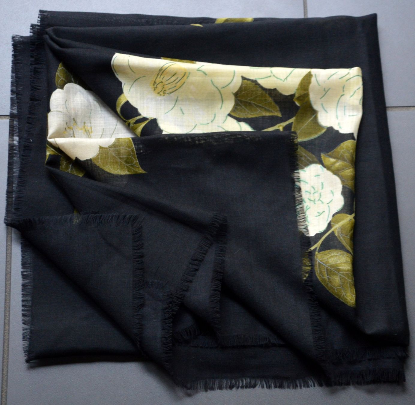 Chanel Foulard & Sciarpe: Schal / Châle Chanel 140 x 140 cm – Usato da Collonges venduto da Auganien 2