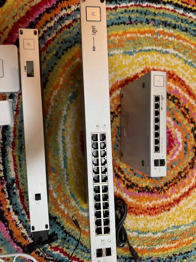 Ubiquiti Modem & Router: Kit réseau Unifi/Ubiquiti complet – Usato da Bure venduto da nono_bure 2