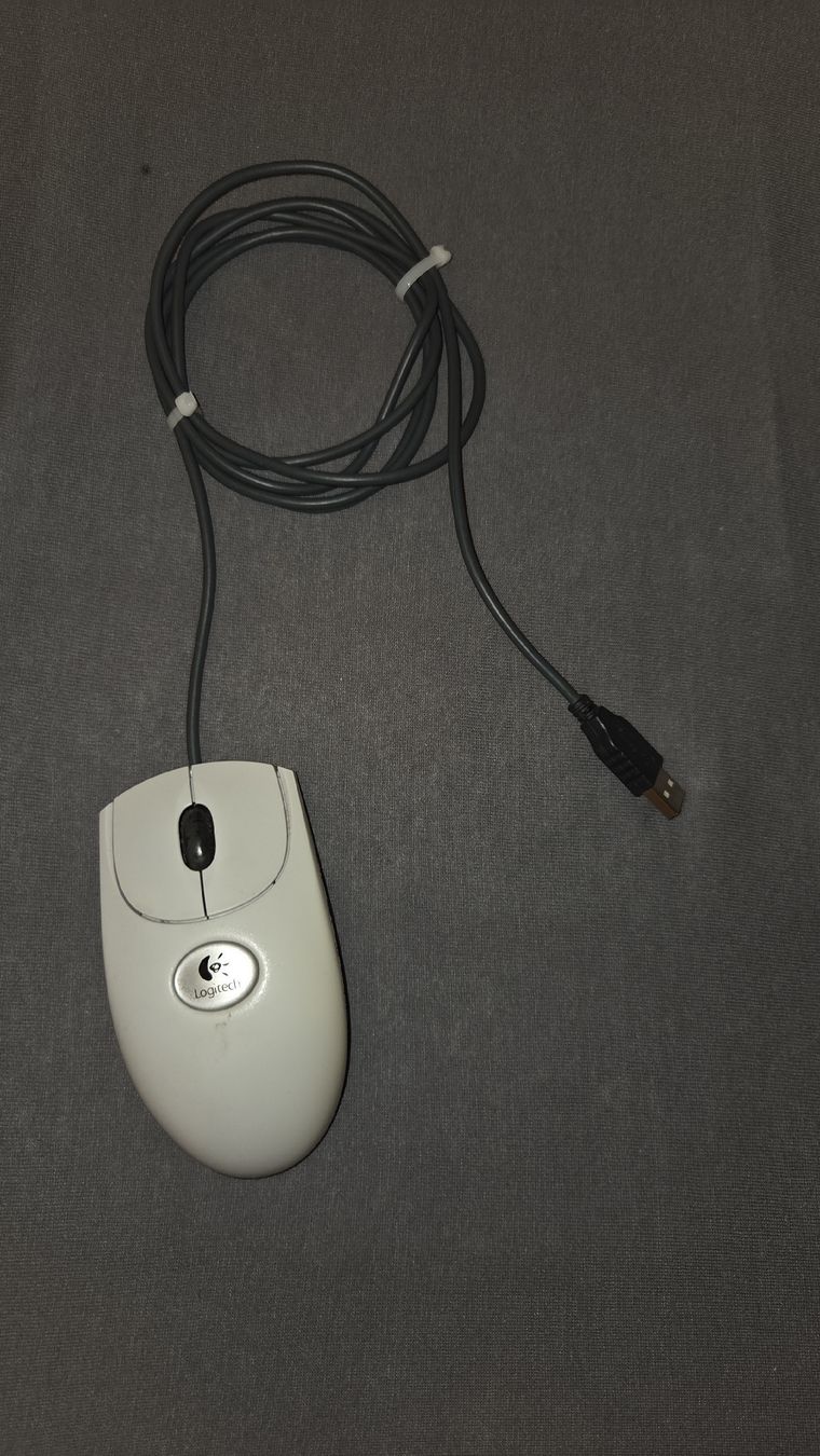 Logitech Mouse: Logitech Computermaus mit USB – Usato da Ebmatingen venduto da joelme