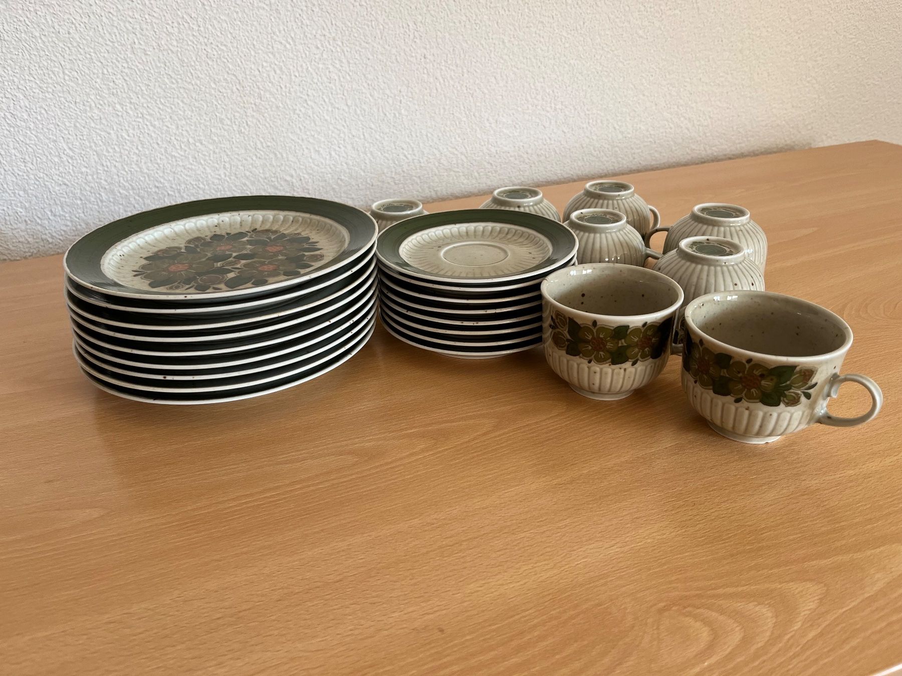 Set di piatti: Kaffeegeschirr – Usato da Gossau ZH venduto da gdimi 1