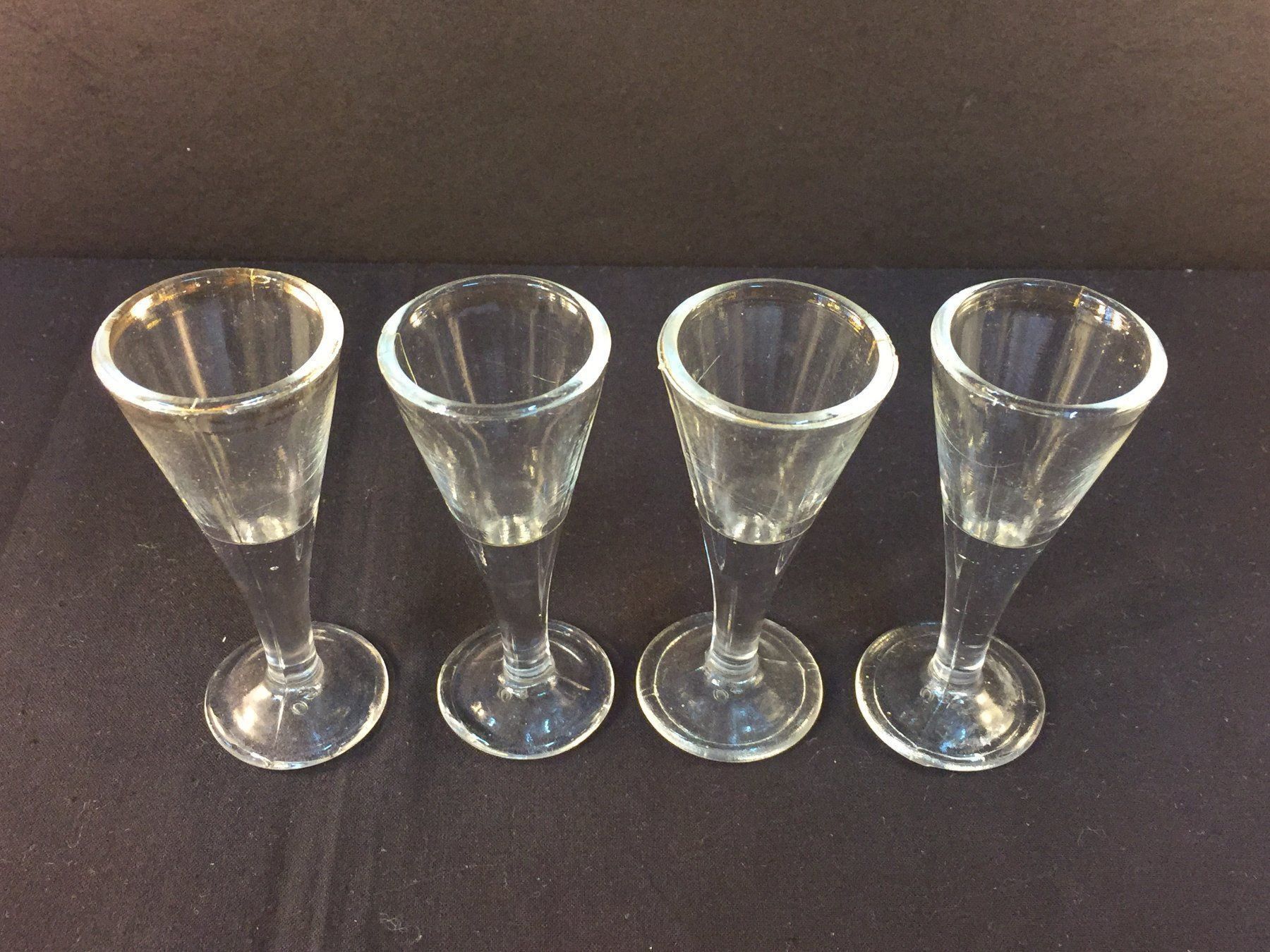 Bicchieri: Vintage 4 Pressed Schnaps/Likörgläser – Usato da Schaffhausen venduto da vintageville 1