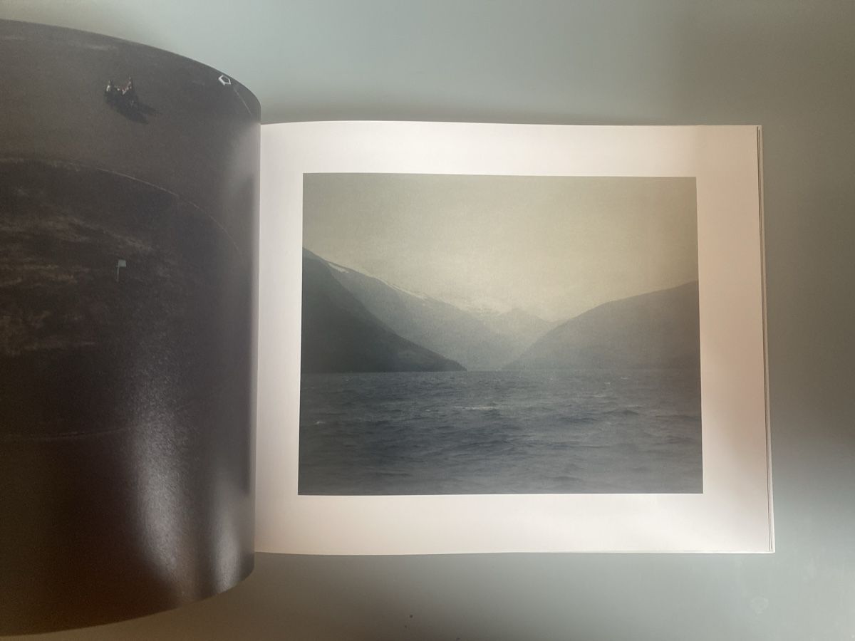 Libri: Fotobuch "Far Too Close" Martina Hoogland Ivanow – Usato da Zürich venduto da ann_9fv5 2