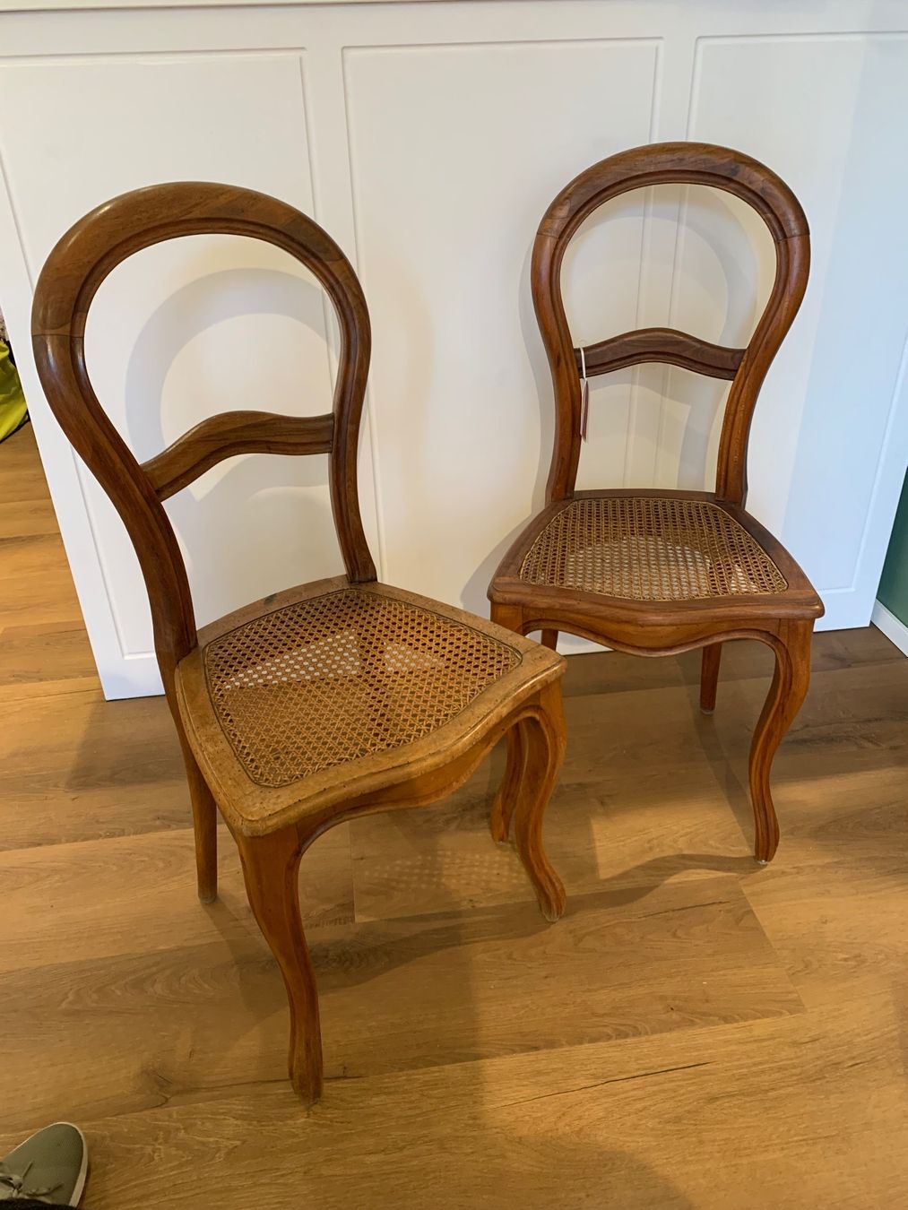 Stühle: 2 Louis Philippe Stühle mit Wiener Geflecht – Gebraucht aus Luzern von stilwerkstatt