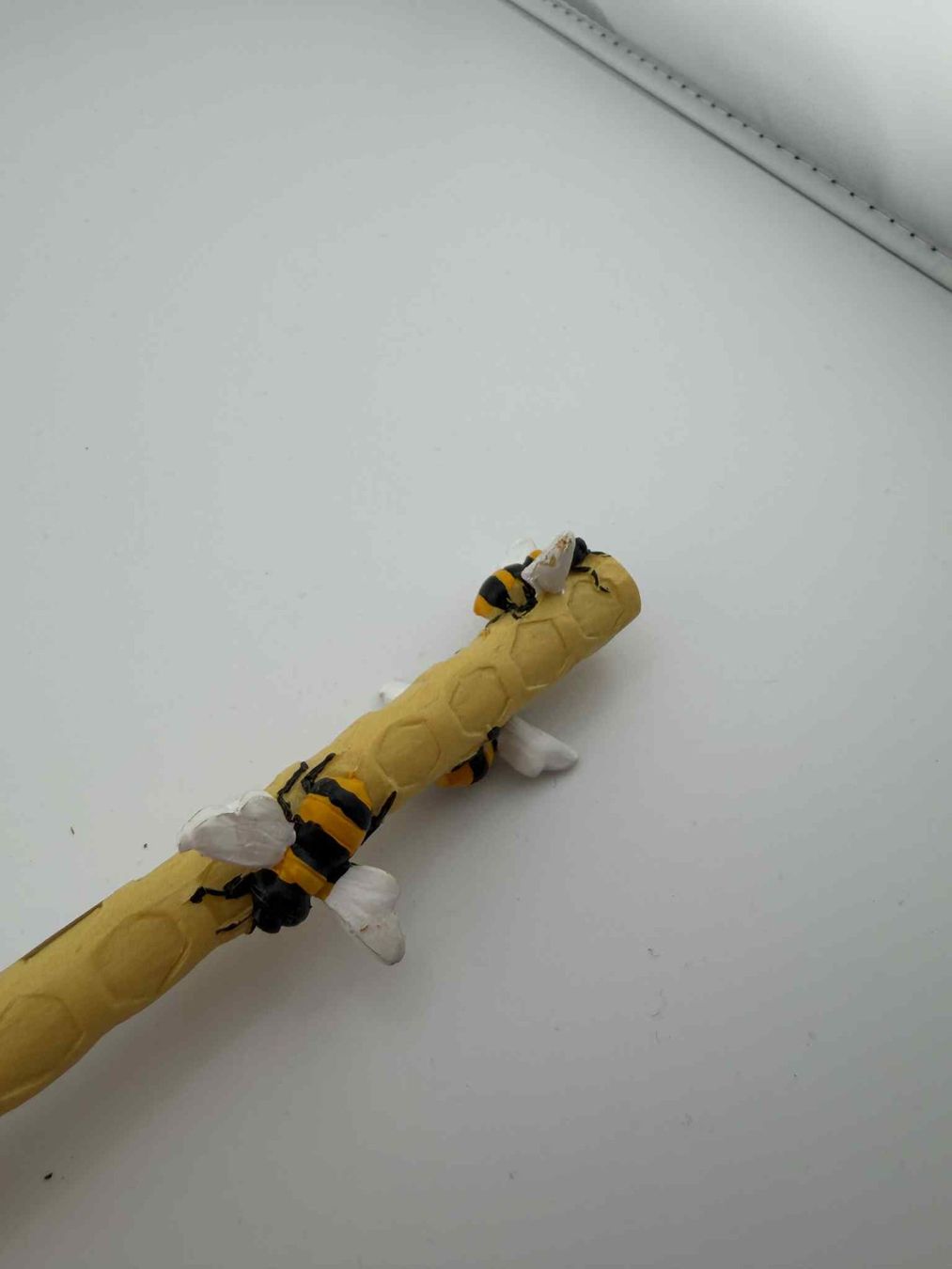 Spielzeuge: mit Bienendesign - Handgeschnitzt! ✅ – Neu und originalverpackt aus Riehen von edu_92w7 4