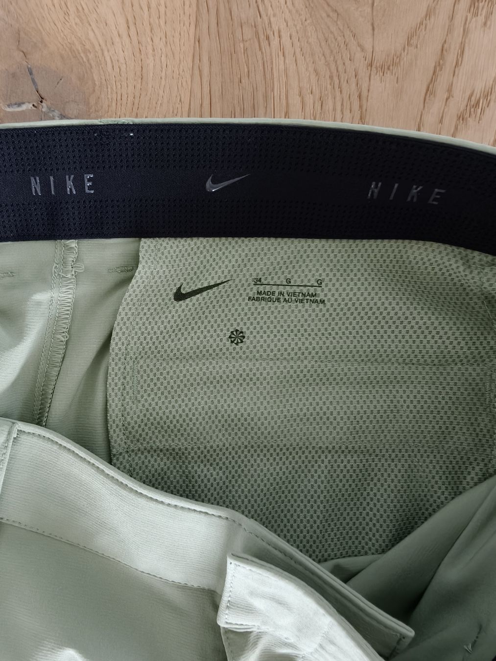 Nike Pantaloni: Nike Tour repel Jogger pants 34 – Usato da Bachenbülach venduto da Food4Thought 1