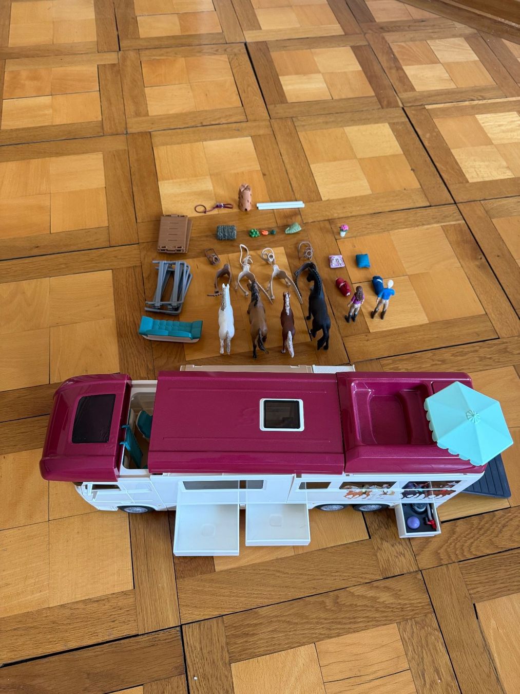 Schleich Spielzeuge: Schleich Pferdetransporter – Gebraucht aus ZÜRICH von Soraone1 3