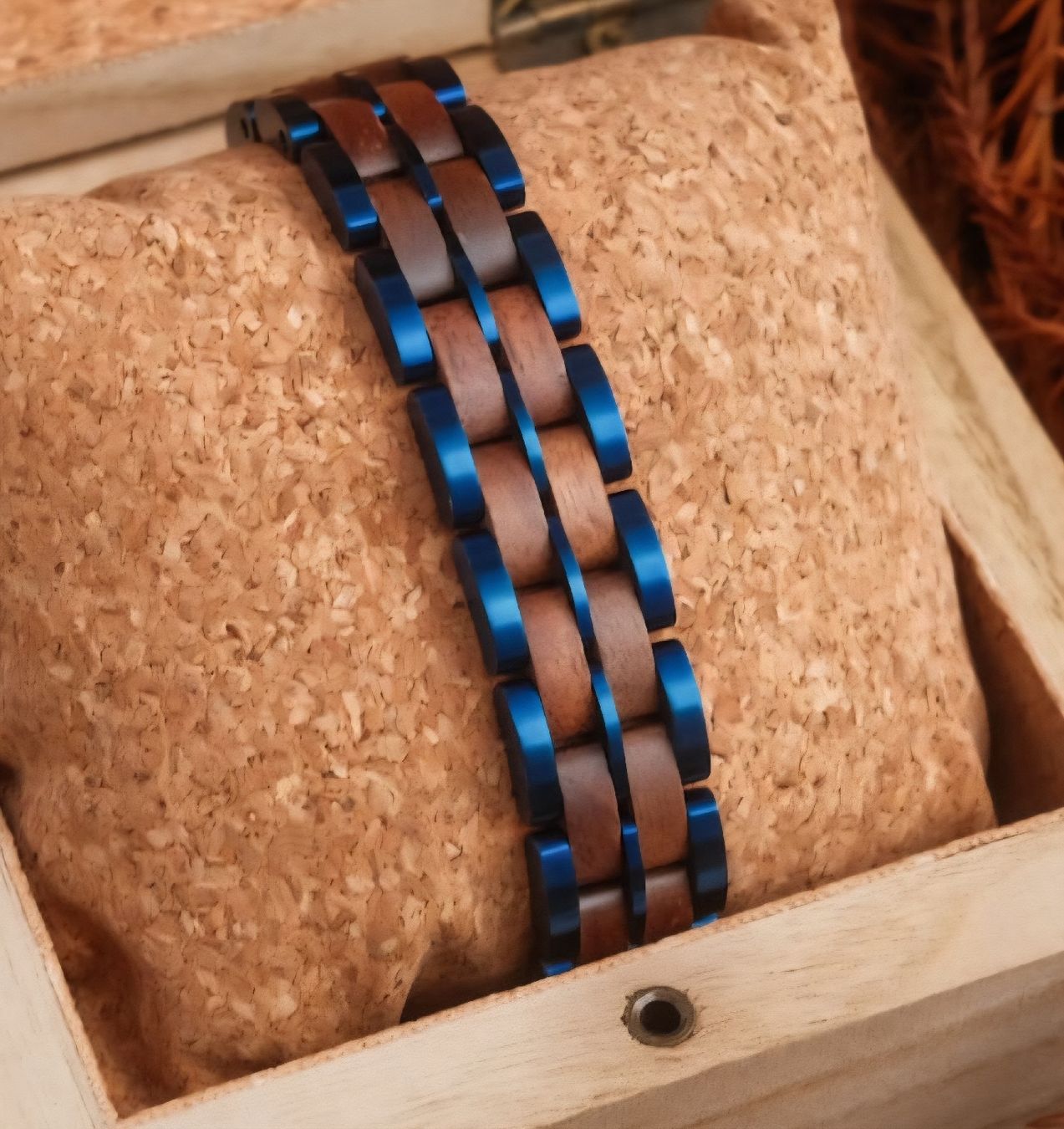 Orologi: Holzkern Uhr mit Armband – Usato da Emmetten venduto da Amelandrea 1