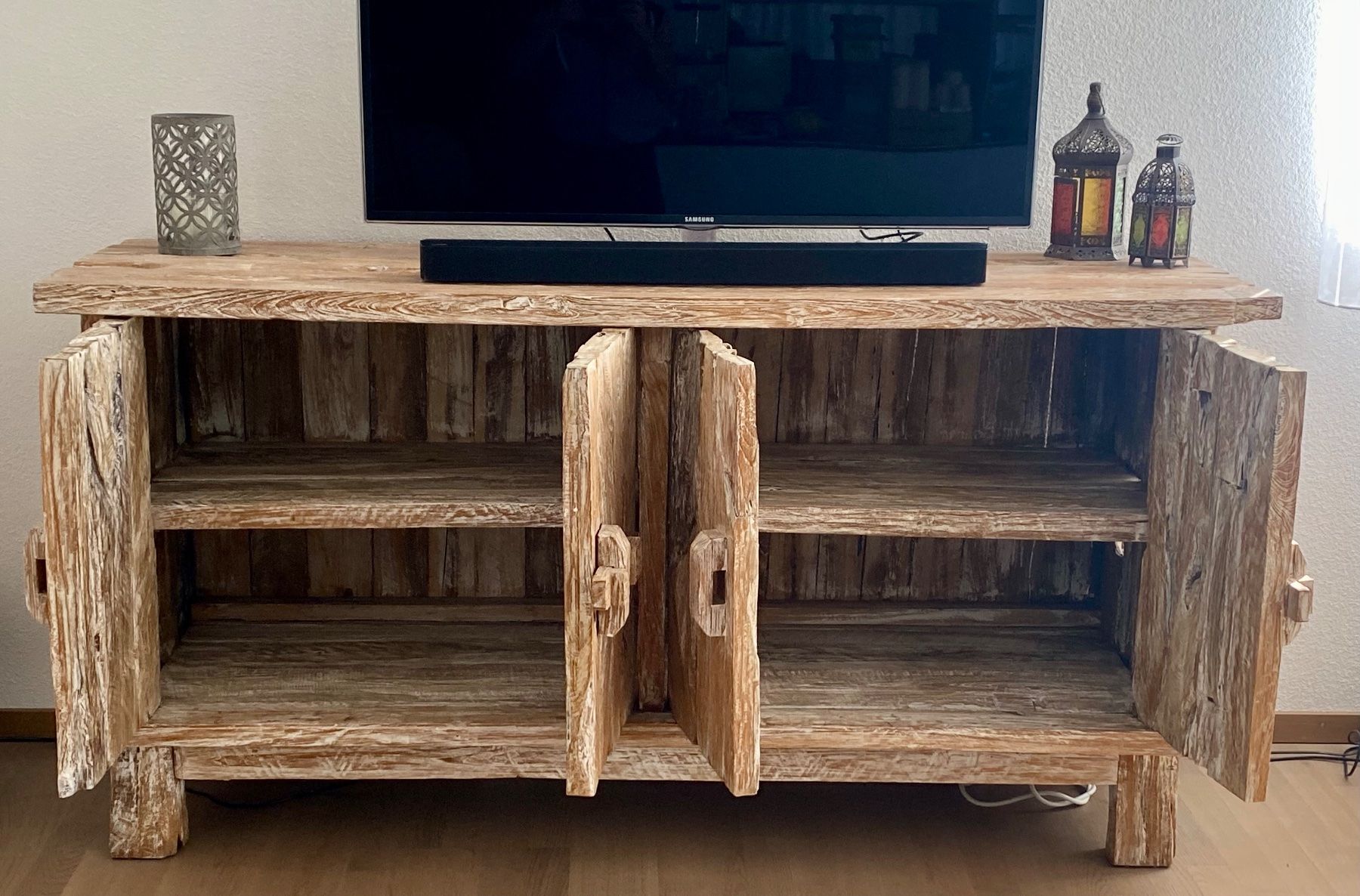 Cassettiere: Einzelstück balinesisches Schwemmholz Sideboard – Nuovo (secondo la descrizione) da Reichenburg venduto da Noxima