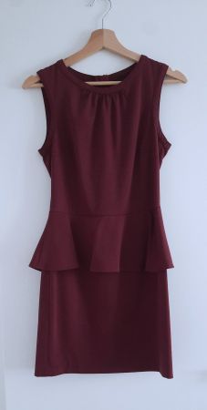 Elegantes, burgunderfarbenes Kleid, Grösse 36, Figurbetont