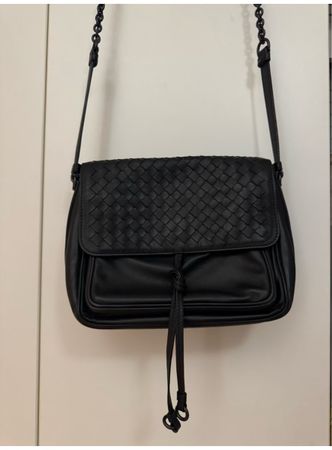 Bottega Veneta Black Leather shoulder bag - Chic!