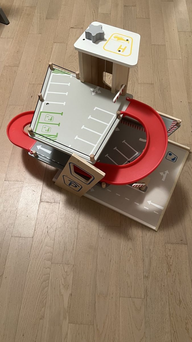 Spielzeuge: Small Foot Auto Garage  – Gebraucht aus Zürich von car_bd6x 4