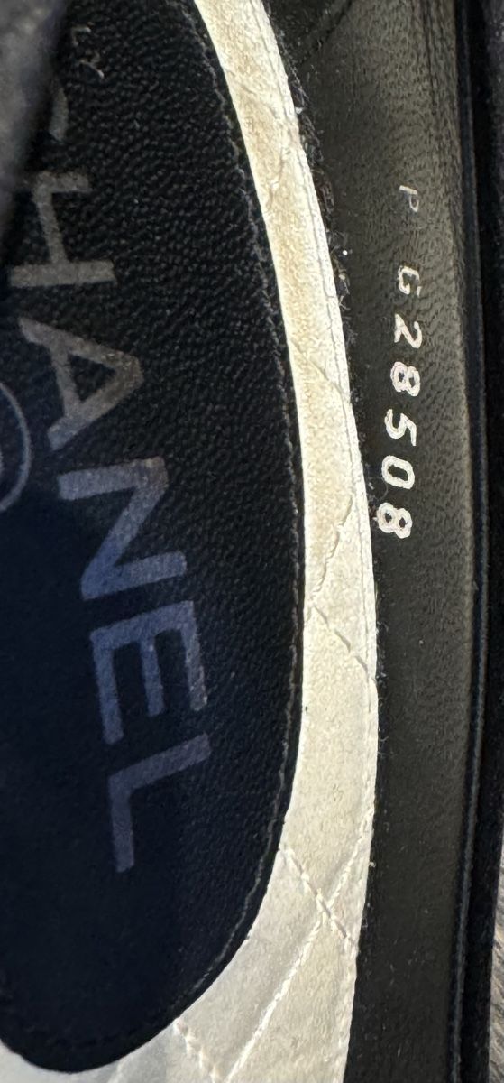 Chanel Scarpe da donna: Escarpins Chanel satin noir logo strass – Usato da Villars-sur-Glâne venduto da Sunshine-8 7