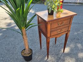 Table de nuit ancienne en bois