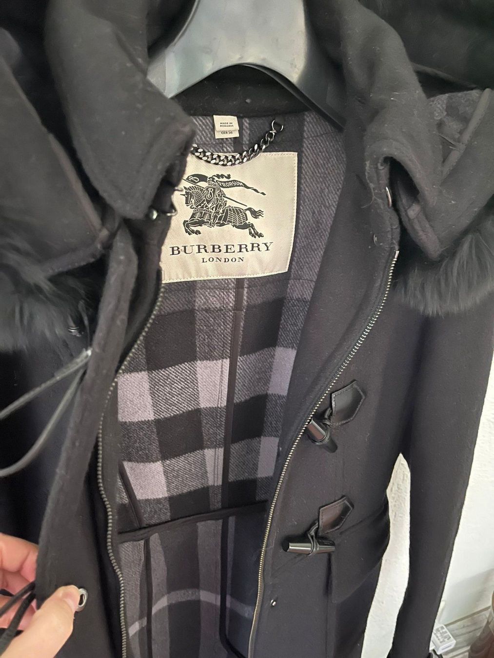 Burberry Cappotti: Burberry 100% Wool Mantel mit Pelzkragen – Usato da Bonstetten venduto da Swiss4Sale 5