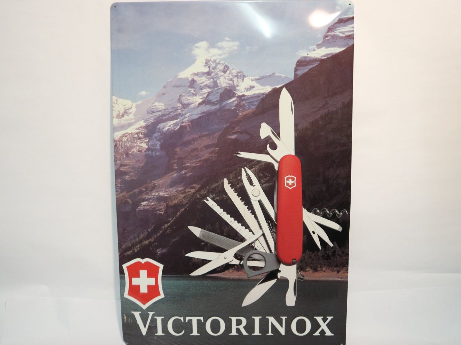 Victorinox Schilder: Grosses Victorinox Blechschild 60cm x 40cm – Gebraucht aus Eschenbach SG von Astalavista