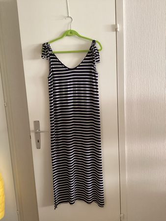 Bequemes gestreiftes Jersey-Kleid in D‘blau/Weiß, Gr. M