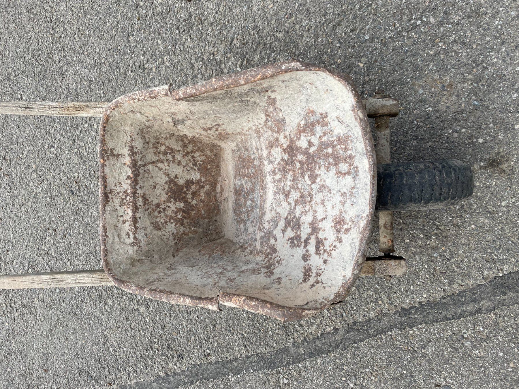 Carriole: Spitzboden-Karrette, Beton Schubkarre – Difettoso da Melchnau venduto da fritz946 1