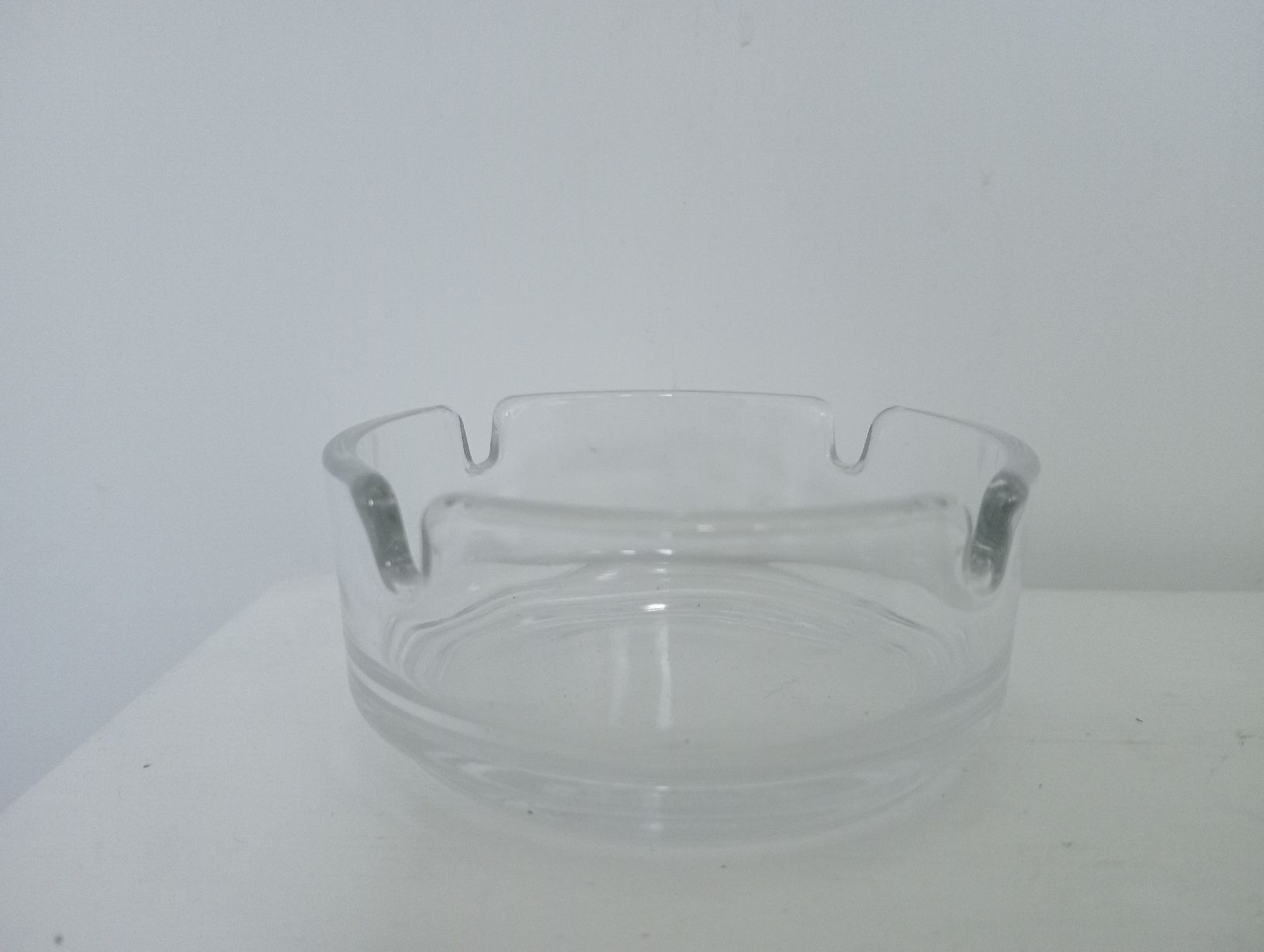Aschenbecher: Klassischer Aschenbecher aus Glas – Gebraucht aus Allschwil von Evgeniia78