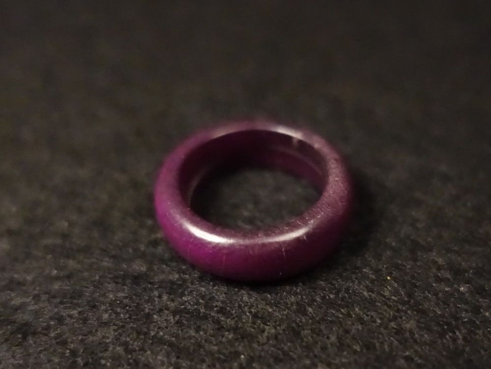 Ringe: Ring / Fingerring aus Kunststoff – Gebraucht aus Russikon von Eulenfeder