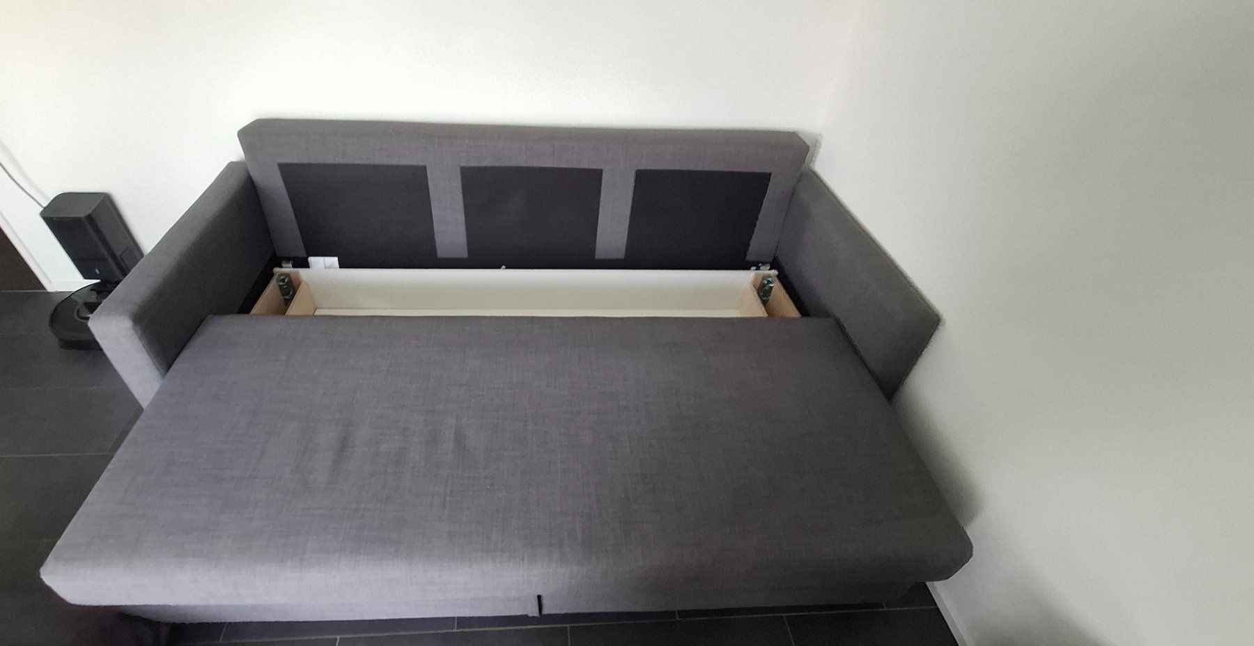 Ikea Divani: Graues Schlafsofa mit Bettkasten – Usato da Lachen SZ venduto da Azrael83 2
