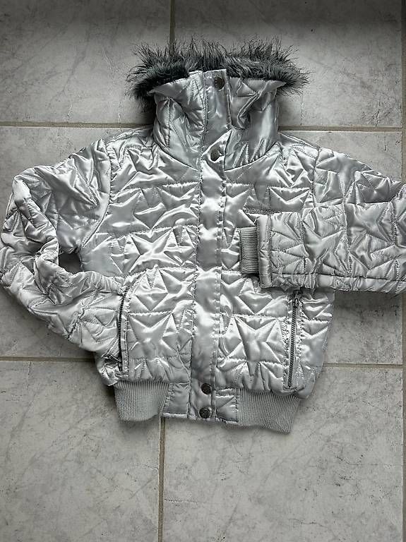 Giacche & Cappotti: Silberne Jacke, Gr. 140/146 – Usato da Pfäffikon SZ venduto da han_ygy7 1
