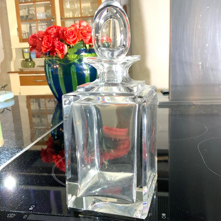 LOBERON Karaffe Mit Lilien-Prägung - Mundgeblasenes Vintage-Glas Für Getränke Oder Als Vase