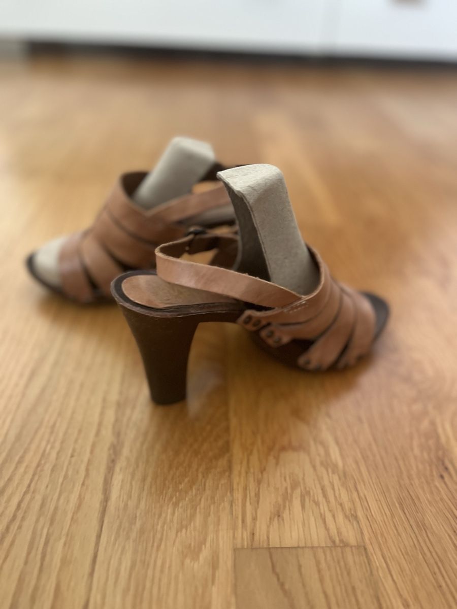 Damenschuhe: Leder Sandalen Karamell Gr. 37 – Gebraucht aus Ebikon von happynat 2