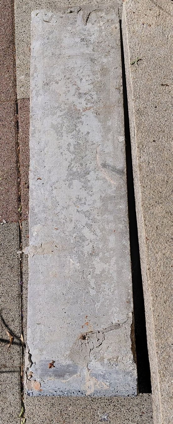 Pietre & tegole: Geschliffene Betonplatte mit Gesteinskörnung. – Usato da Schinznach Dorf venduto da Sammleri 3