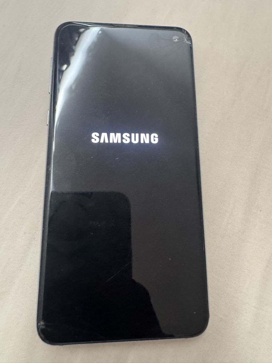 Samsung Portables: Smartphone Samsung Galaxy S10e  – Défectueux à Biel/Bienne par Baol1 1