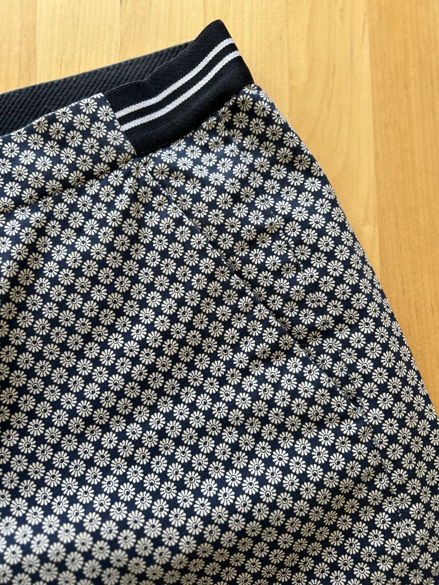 Uniqlo Pantaloni: New Uniqlo pants, flower design, size M – Nuovo (secondo la descrizione) da Zürich venduto da Sophie0569 4