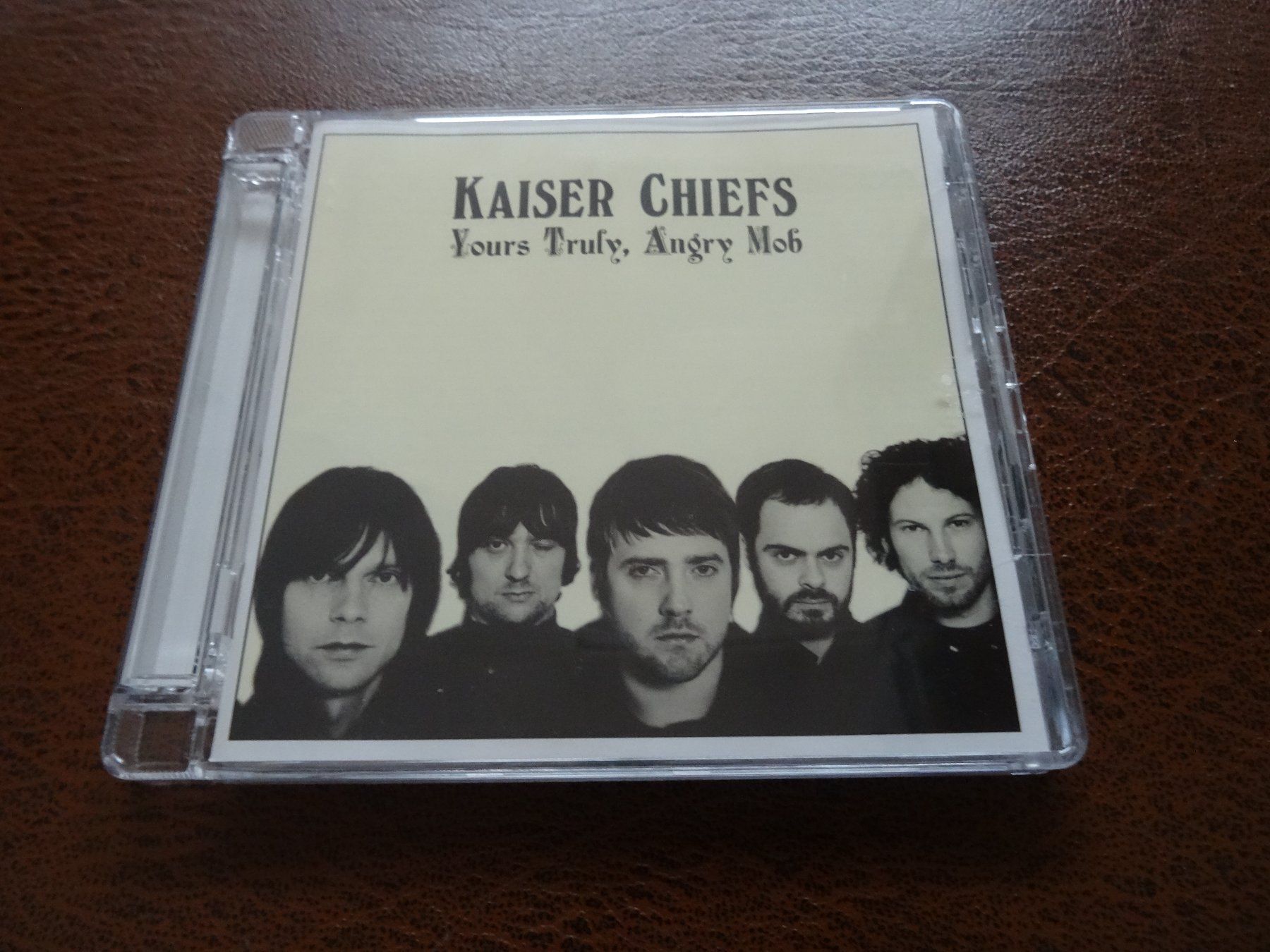 CDs: Kaiser Chiefs - Yours Truly, Angry Mob CD – D'occasion à Olten par Disc-Ausverkauf