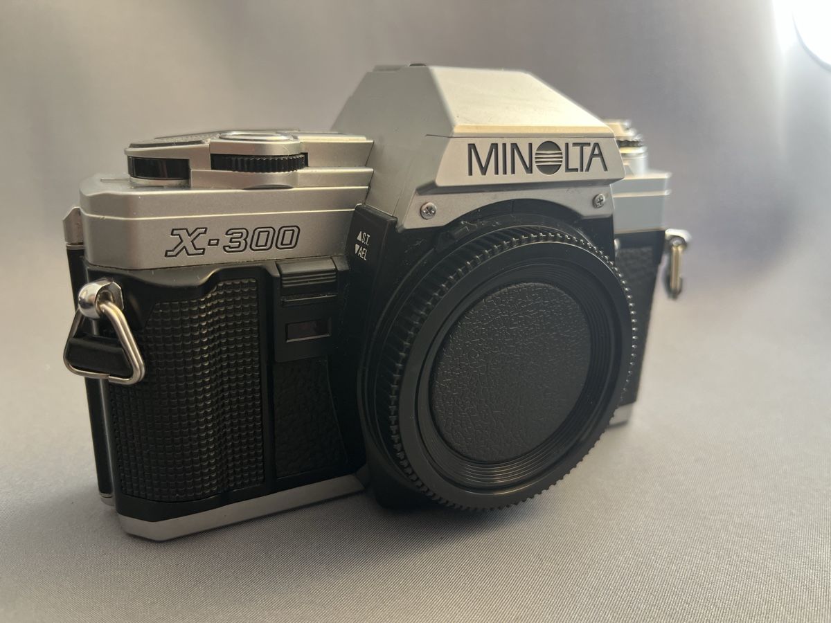 Minolta Fotocamera: Minolta X-300 argentique – Usato da Boudry venduto da martin8mum