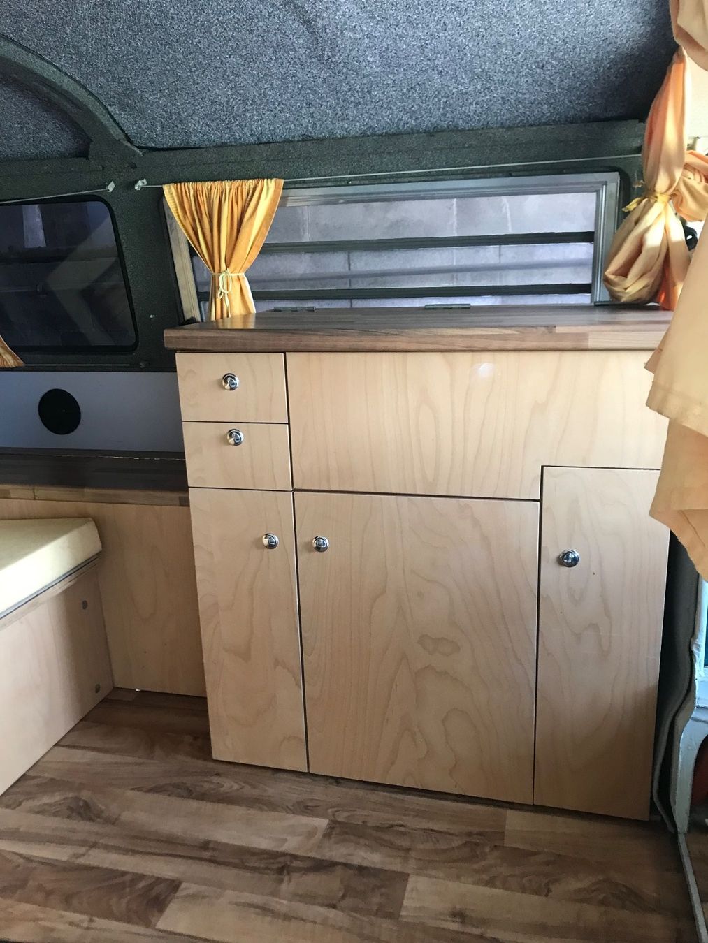 VW Automobili: VW Bus T2b – Usato da Aathal-Seegräben venduto da Kirli-Trax 6