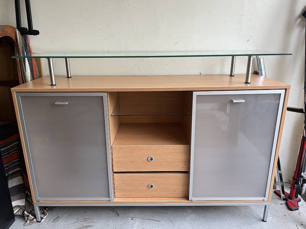 Büffets: Buffet – Gebraucht aus Plan-les-Ouates von dbg_jnm8