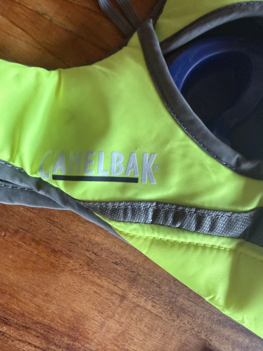 Camelbak Sacs à dos: Trinkrucksack Camelbak gelb grau  – D'occasion à Bolligen par lee_orange 2