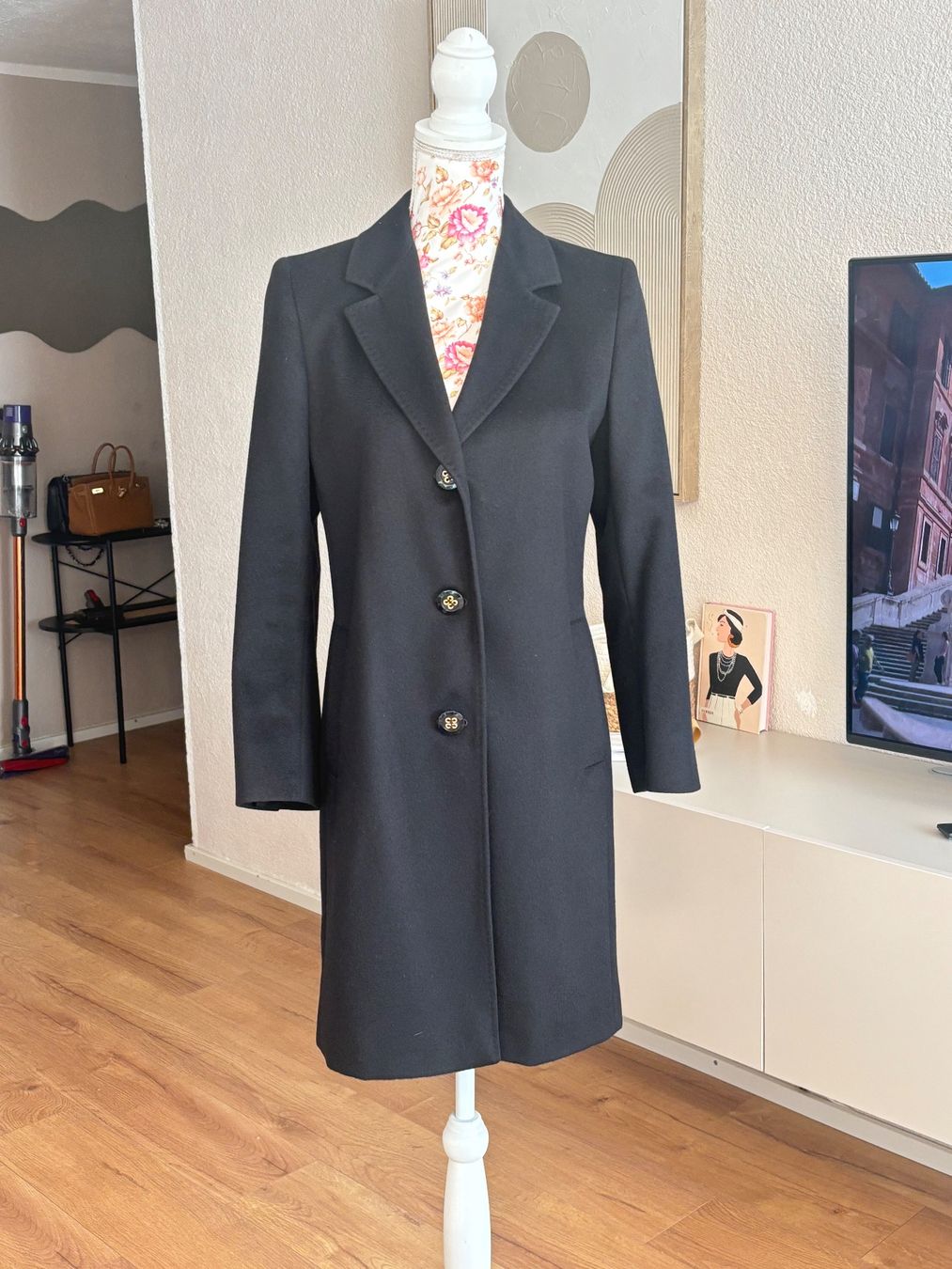 Max Mara Cappotti: Max Mara Studio Classic Black Coat 100% Cashmere – Usato da St. Margrethen SG venduto da dijanaO 2